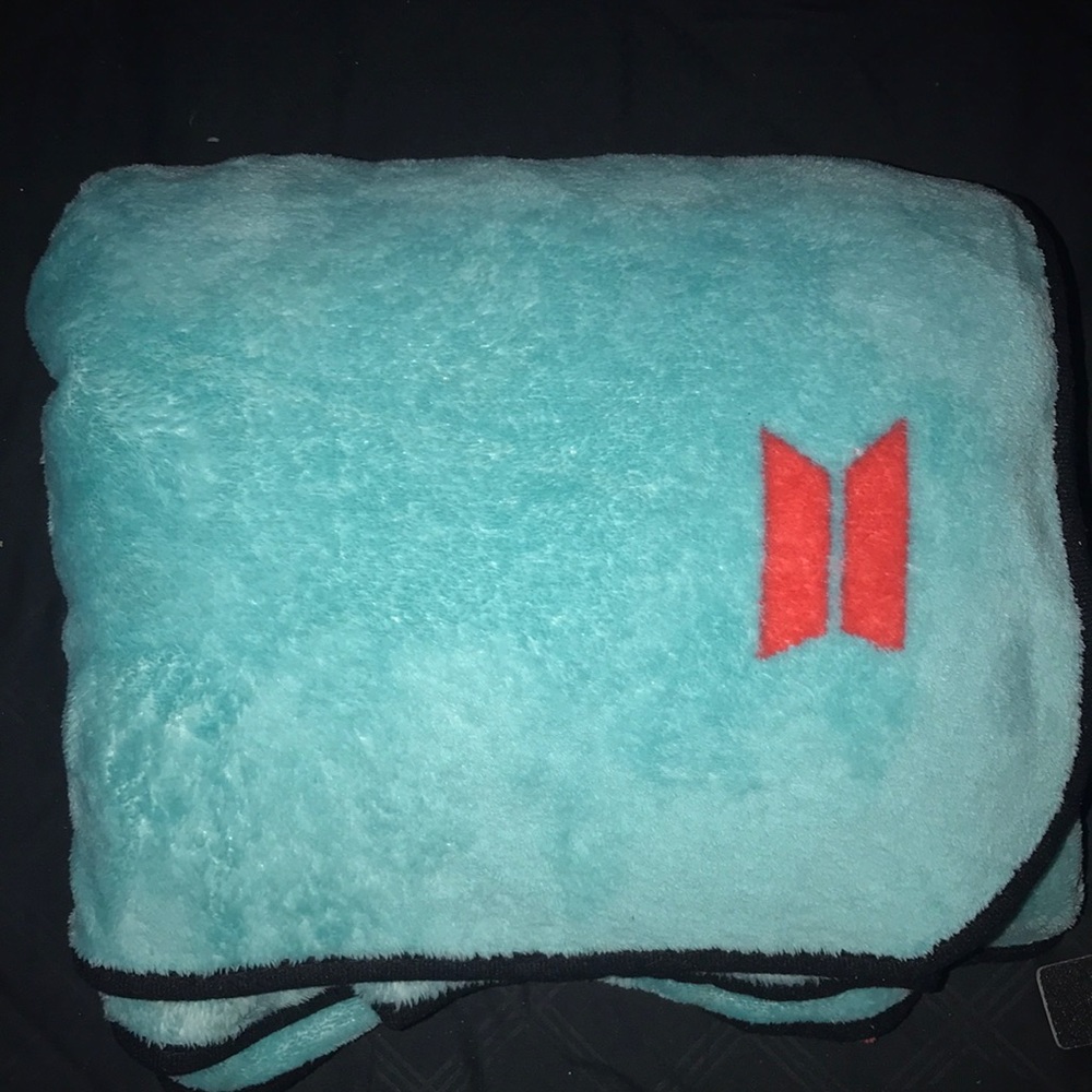 Official BTS Boy With Luv Blanket